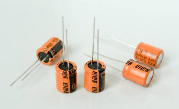 「NIPPON CHEMI-CON」電解電容極性接錯會爆炸，如何避免？